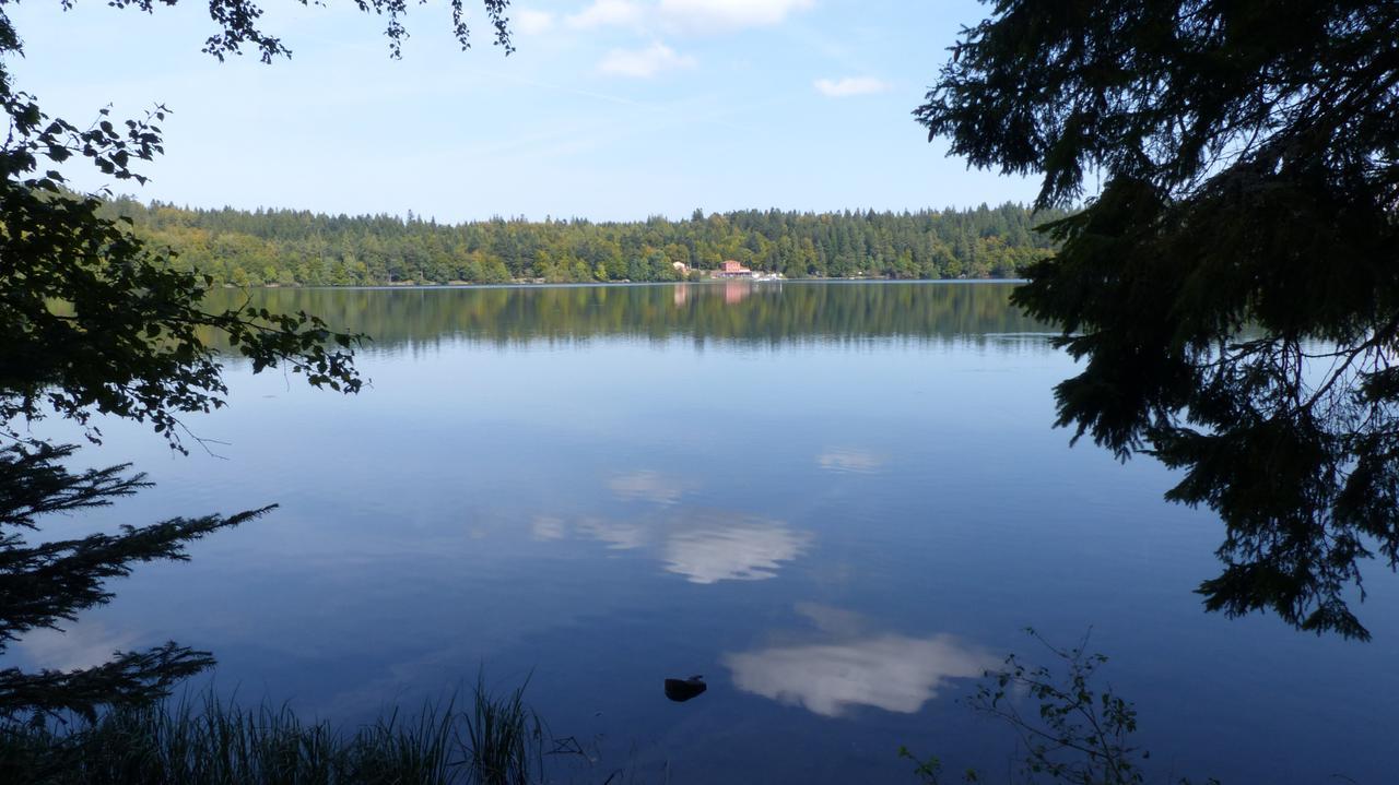 Le Gite Du Velay Bains Екстер'єр фото